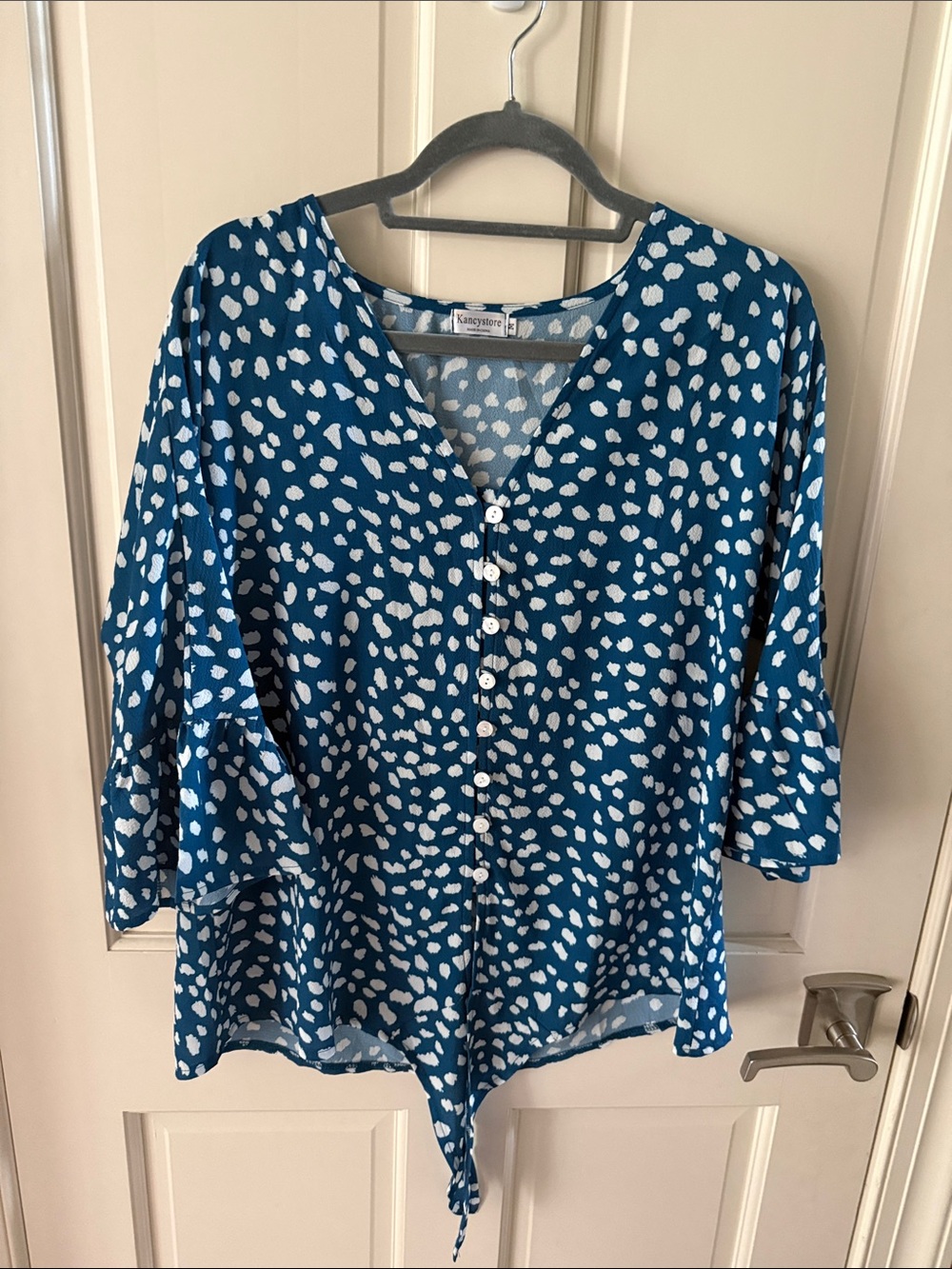 Kancystore Women’s Blue and White Button-Front V-Neck Blouse with Tie knot